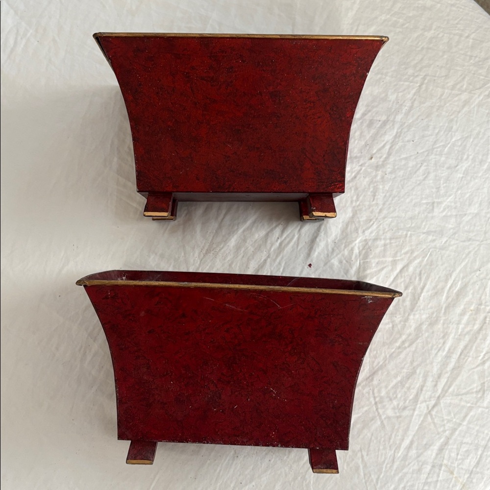 Set 2 Decorative Vintage mottled Red Metalware Footed Planters Cachepot